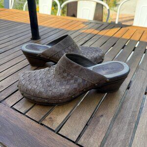 Brown Woven Leather Bass Clogs With Wooden Soles & Brass Studs Size 10